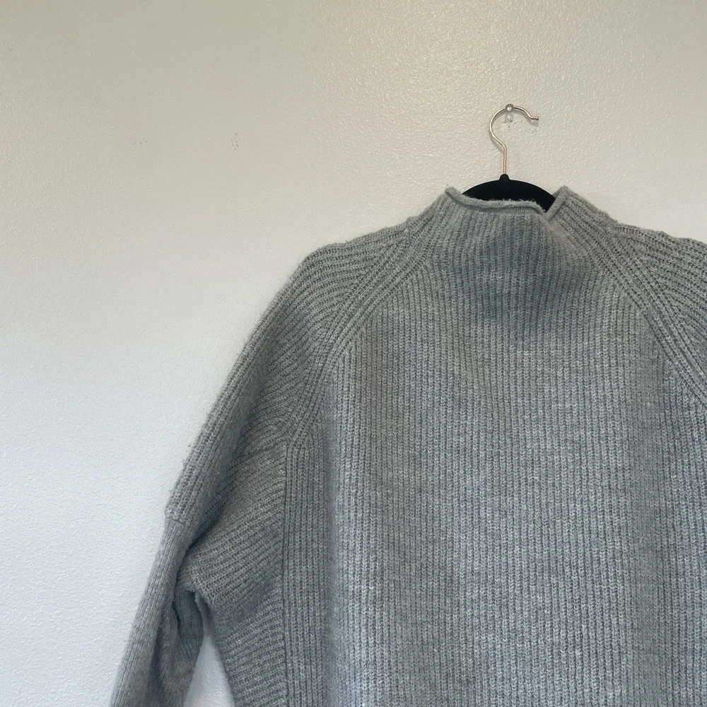 For The Republic Gray Mock Neck Long Sleeve Sweater Women's‎ Size Medium